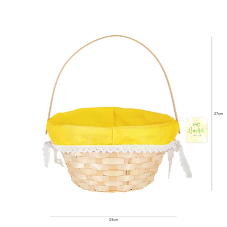 Koszyk wielkanocny wyłożony żółtą tkaniną