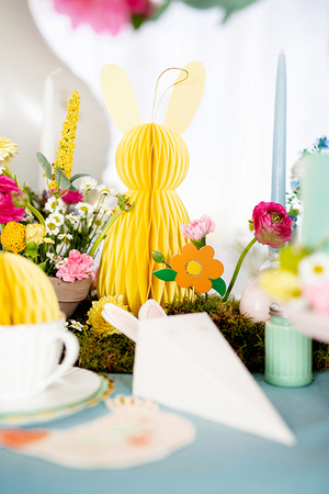 Dekoracja papierowa honeycomb Króliczek, żółty, 30 cm